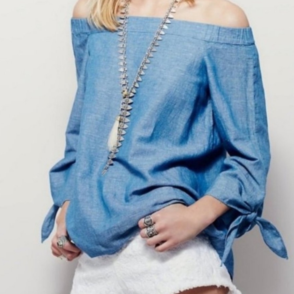 Free People blue chambray off shoulder top Size XS